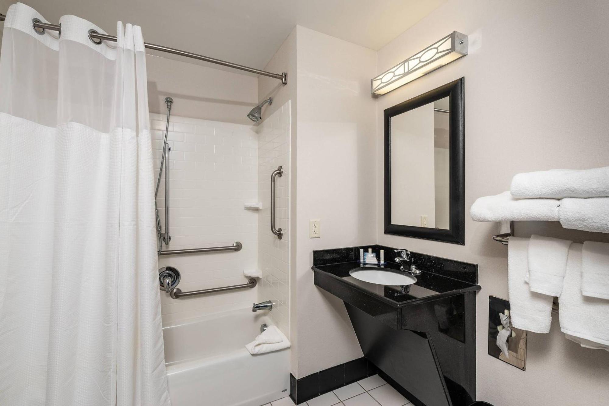 Fairfield Inn & Suites By Marriott Philadelphia Valley Forge/Great Valley Berwyn Esterno foto